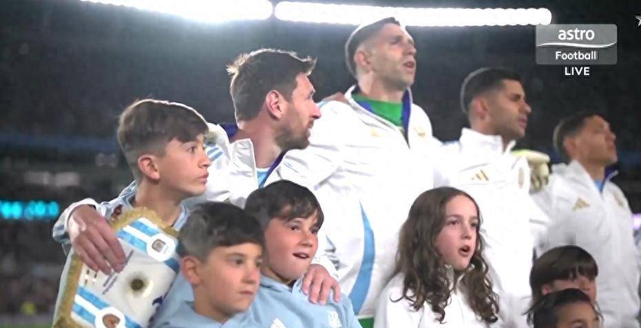 包含欧洲杯传奇谢幕,球迷泪洒赛场的词条 包含欧洲杯传奇谢幕,球迷泪洒赛场的词条