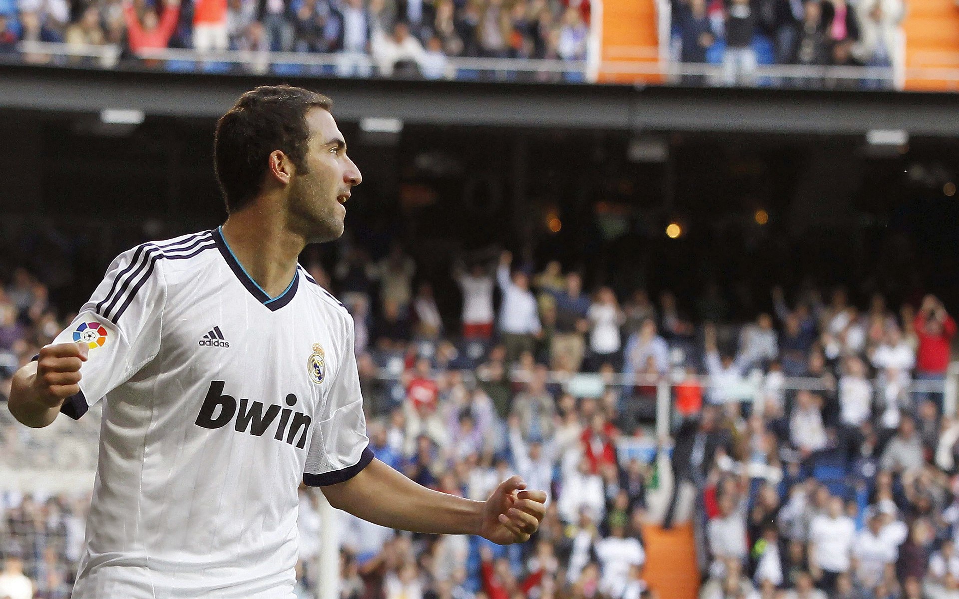 夜幕下的闪电战，马丁内利一锤定音，英格兰速胜威尔士