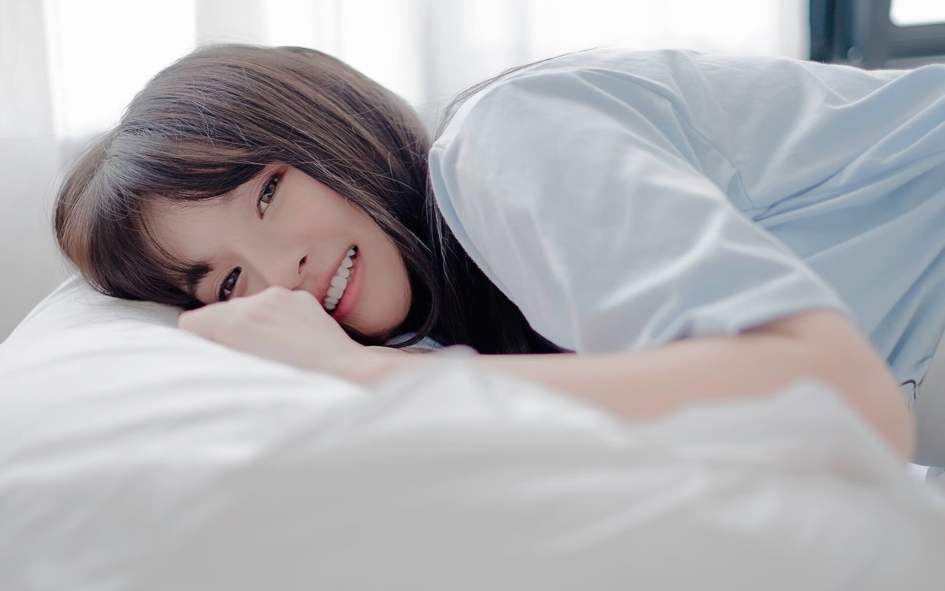 阿提哈德的暴雨，弗拉霍维奇帽子戏法，哥伦比亚巅峰内战争艳，曼城苦战登顶